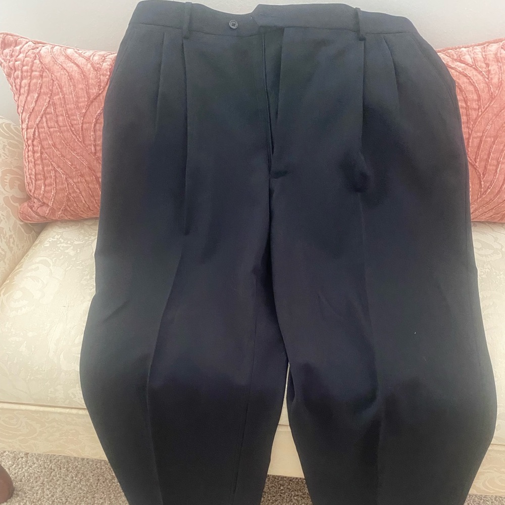 PANTS MEN’S BLACK PLEADED PANTS SIZE 36 W👕LENGTH 32. EXCEL COND. WORN ONCE.👕